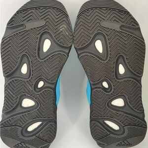 Yeezy 700 boost MVNM Blue Cyan Size 6.5